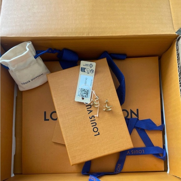 Louis Vuitton Gold Logo Stud Earrings - Picture 2 of 6